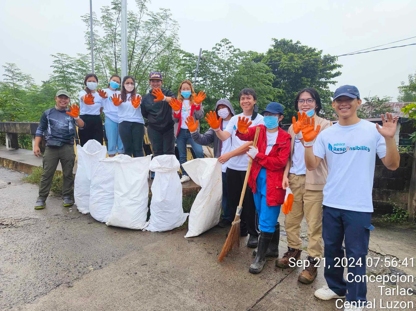 Pilmico team Joins International Coastal Cleanup Day